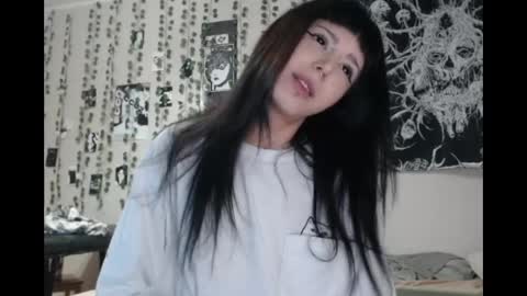 Snapshot of wavy_nights chatting on 04/26/26, 03:21 Mina online show from 04/26/26, 03:21