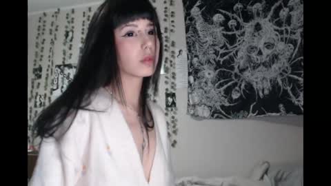 Snapshot of wavy_nights chatting on 05/11/26, 08:28 Mina online show from 05/11/26, 08:28