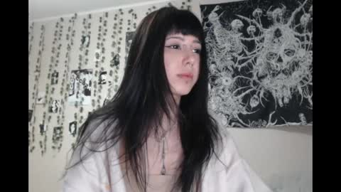 Snapshot of wavy_nights chatting on 05/13/26, 03:42 Mina online show from 05/13/26, 03:42