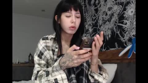 Snapshot of wavy_nights chatting on 06/18/26, 04:00 Mina online show from 06/18/26, 04:00