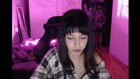 Snapshot of wavy_nights chatting on 07/20/26, 12:03 Mina online show from 07/20/26, 12:03