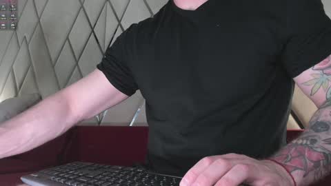 Snapshot of waynemiller_ chatting on 12/22/24, 05:01 Wayne online show from 12/22/24, 05:01