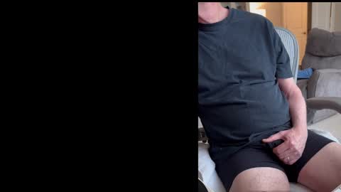 Snapshot of wdcsport chatting on 12/15/24, 07:21 Luvs To Play. online show from 12/15/24, 07:21