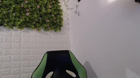 Trixie 3 online show from 02/08/25, 07:38