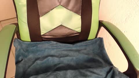 Trixie 3 online show from 10/30/25, 02:07