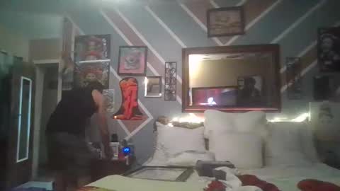 Snapshot of we_r_freaks chatting on 02/25/26, 02:32 we_r_freaks online show from 02/25/26, 02:32