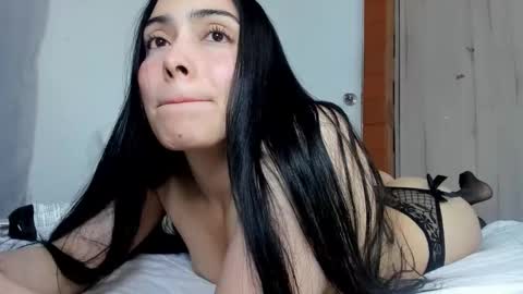 Snapshot of we_we77 chatting on 11/13/25, 11:03 we_we77 online show from 11/13/25, 11:03