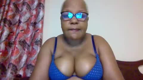 Snapshot of weaverbird25 chatting on 03/02/26, 08:59 weaverbird25 online show from 03/02/26, 08:59