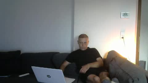 Snapshot of weberbenny chatting on 07/01/26, 04:29 weberbenny online show from 07/01/26, 04:29