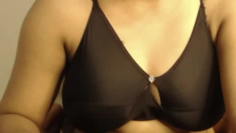 mina online show from 04/03/26, 10:41