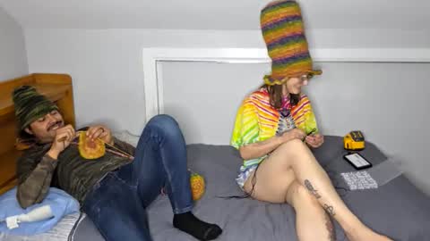 Snapshot of wecum2getdown chatting on 03/15/26, 08:04 wecum2getdown online show from 03/15/26, 08:04