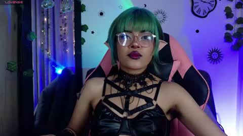 Snapshot of weed420moni chatting on 06/17/26, 07:55 weed420moni online show from 06/17/26, 07:55