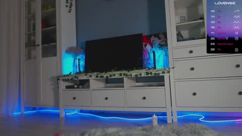 Snapshot of weed_princesss chatting on 12/18/24, 03:55  moon  online show from 12/18/24, 03:55