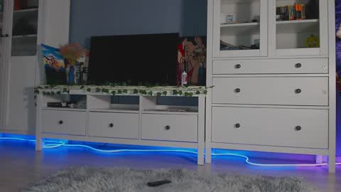 Snapshot of weed_princesss chatting on 12/26/24, 12:38  moon  online show from 12/26/24, 12:38