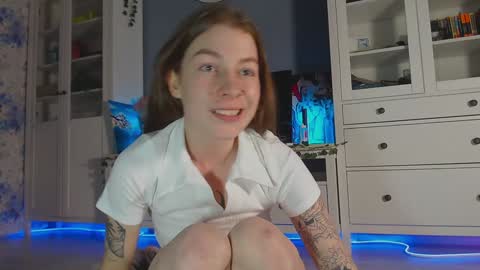 Snapshot of weed_princesss chatting on 12/26/24, 03:42  moon  online show from 12/26/24, 03:42