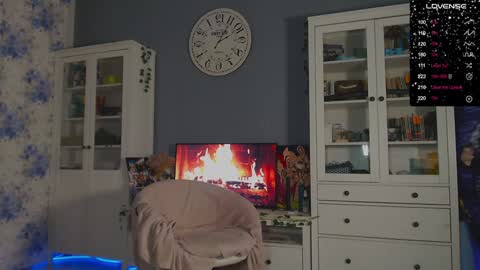 Snapshot of weed_princesss chatting on 12/30/24, 05:34  moon  online show from 12/30/24, 05:34