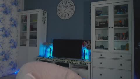 Snapshot of weed_princesss chatting on 01/23/25, 12:09  moon  online show from 01/23/25, 12:09