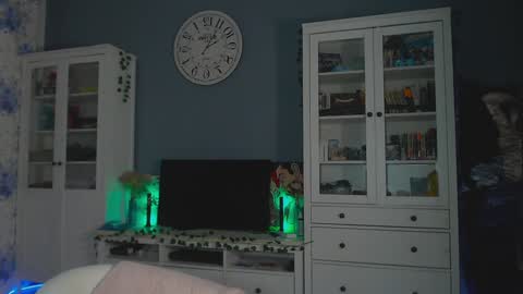 Snapshot of weed_princesss chatting on 01/23/25, 03:11  moon  online show from 01/23/25, 03:11