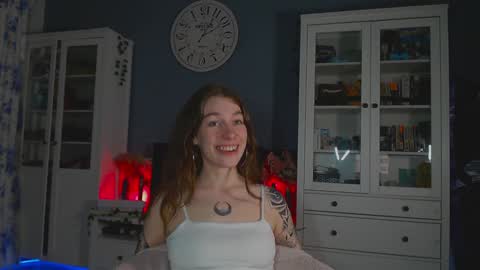 Snapshot of weed_princesss chatting on 02/05/25, 02:59  moon  online show from 02/05/25, 02:59