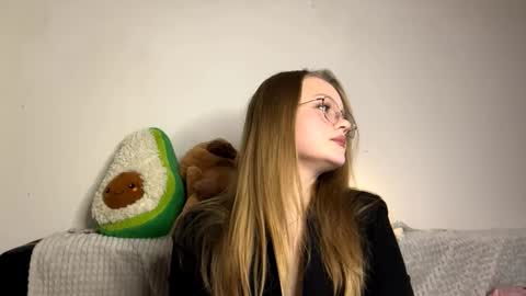 Snapshot of weicauley chatting on 12/01/25, 05:18 Elise online show from 12/01/25, 05:18