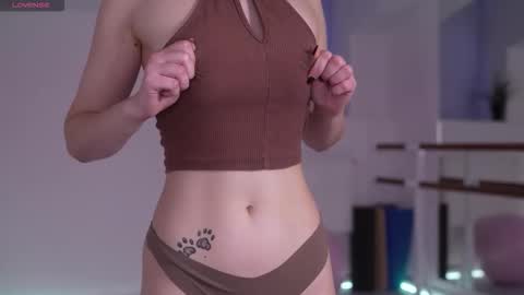 Snapshot of welcome_to_forever chatting on 09/18/25, 04:09 LANA online show from 09/18/25, 04:09