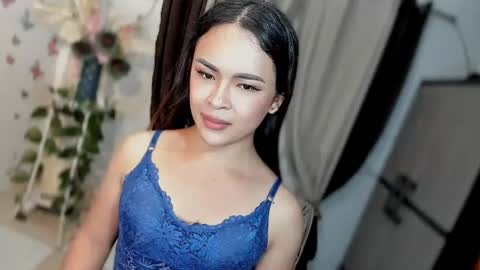 Hi Im LOVIE Please dont forget to follow and thumbs up me online show from 06/05/26, 12:06