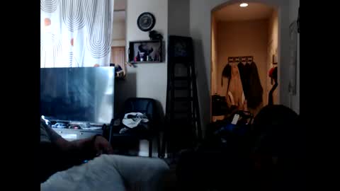 Snapshot of weluvwoman84 chatting on 12/18/24, 08:36 RiZZA and MiKE online show from 12/18/24, 08:36