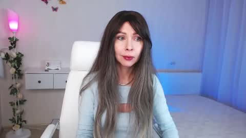 Snapshot of wendifoster chatting on 12/17/24, 07:59 Wendi Foster online show from 12/17/24, 07:59