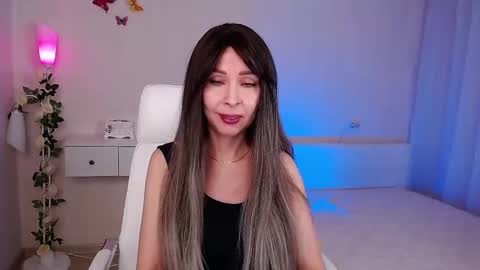 Snapshot of wendifoster chatting on 02/07/25, 06:24 Wendi Foster online show from 02/07/25, 06:24