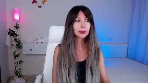 Snapshot of wendifoster chatting on 09/24/25, 06:55 Wendi Foster online show from 09/24/25, 06:55