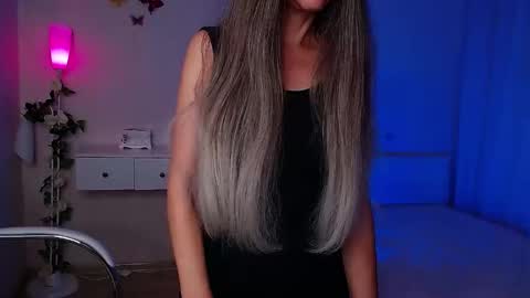 Snapshot of wendifoster chatting on 10/24/25, 07:10 Wendi Foster online show from 10/24/25, 07:10