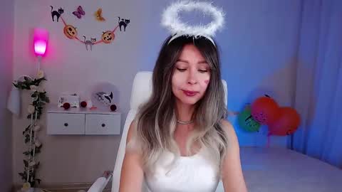 Snapshot of wendifoster chatting on 10/31/25, 07:59 Wendi Foster online show from 10/31/25, 07:59