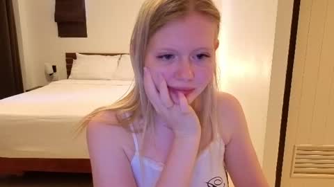 Snapshot of wendy_228 chatting on 06/27/26, 03:55 Wendy online show from 06/27/26, 03:55