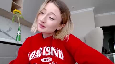 Daisy    online show from 06/22/26, 02:14