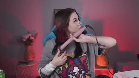 little girl who is always rightLisa online show from 12/27/24, 02:36