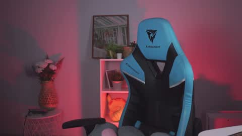 little girl who is always rightLisa online show from 12/28/24, 02:22