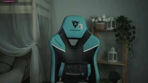 little girl who is always rightLisa online show from 11/03/25, 01:08