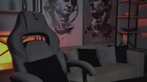 little girl who is always rightLisa online show from 11/10/25, 01:04