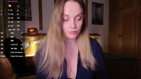 Lana online show from 10/18/25, 07:36