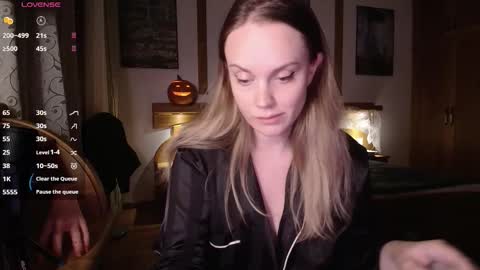 Lana online show from 10/27/25, 08:13
