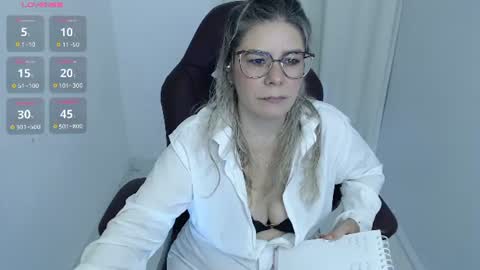 Snapshot of wet_liss chatting on 07/19/26, 06:22 Diva online show from 07/19/26, 06:22