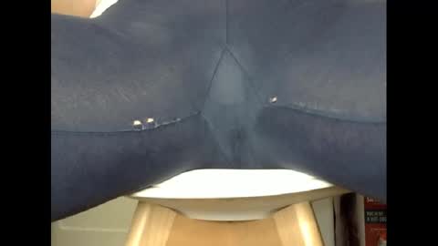 wet_pants2022 online show from 02/23/25, 12:51