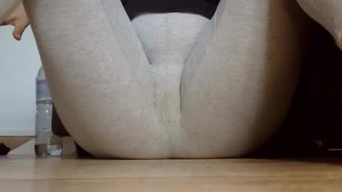 wet_pants2022 online show from 09/11/25, 06:46