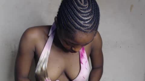 Bella online show from 04/28/26, 07:24