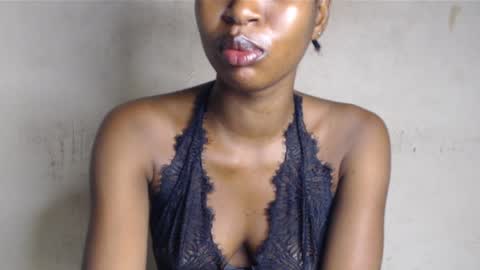 Snapshot of wet_pussy200 chatting on 05/18/26, 07:58 Bella online show from 05/18/26, 07:58