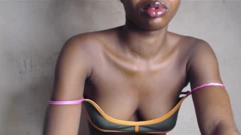 Snapshot of wet_pussy200 chatting on 05/20/26, 07:25 Bella online show from 05/20/26, 07:25