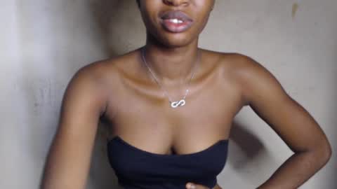 Snapshot of wet_pussy200 chatting on 06/14/26, 09:44 Bella online show from 06/14/26, 09:44