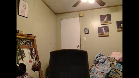 Snapshot of wetbunny25 chatting on 12/04/25, 03:10 wetbunny25 online show from 12/04/25, 03:10