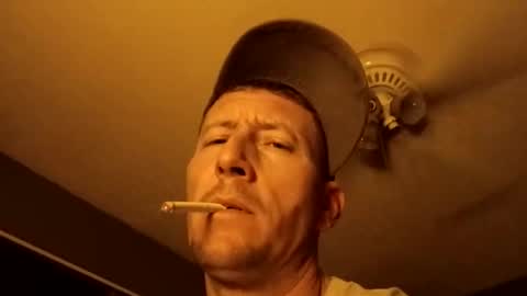 Snapshot of wetduck77777 chatting on 11/28/25, 10:18 wetduck77777 online show from 11/28/25, 10:18