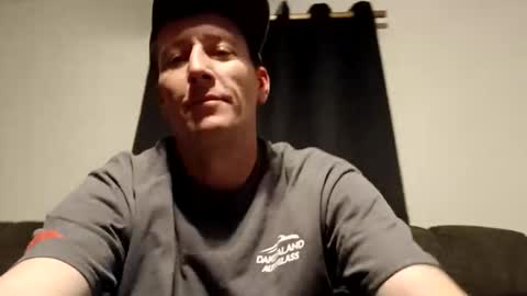 Snapshot of wetduck77777 chatting on 12/14/25, 08:30 wetduck77777 online show from 12/14/25, 08:30